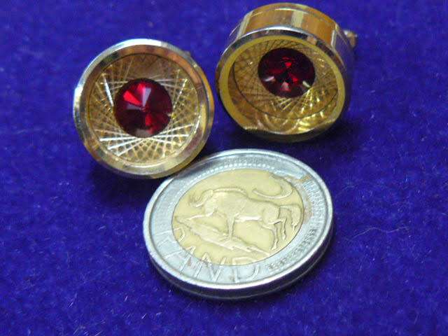 CUFF LINKS VINTAGE red stone and gold toned