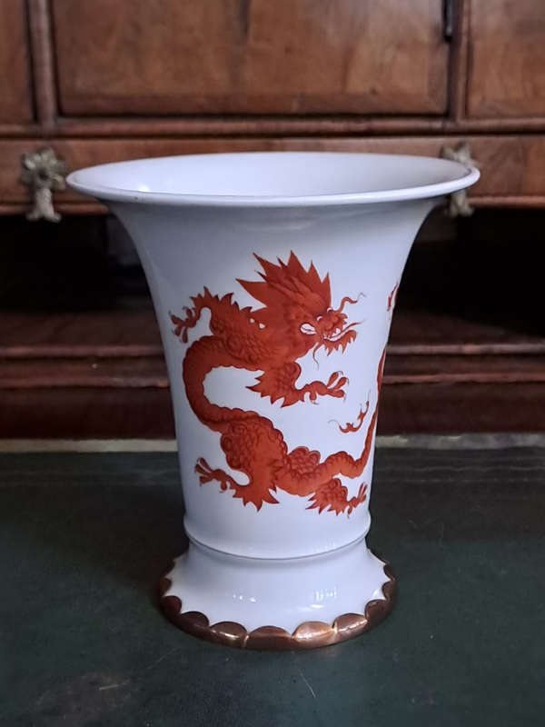Antique Meissen RED MING DRAGON vase. Stunning 16cm tall
