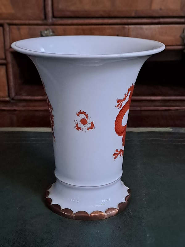 Antique Meissen RED MING DRAGON vase. Stunning 16cm tall