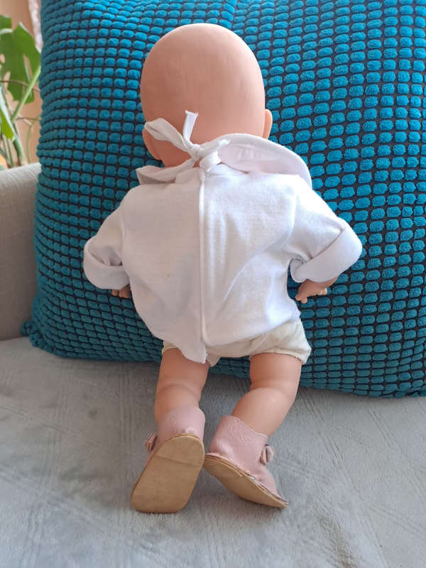 Doll that talks and kisses