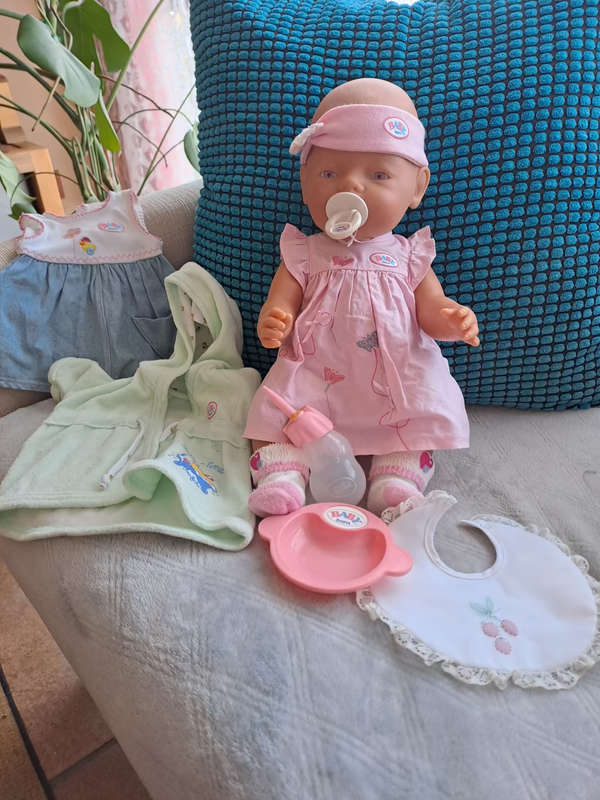 Baby born with original clothing and accesories