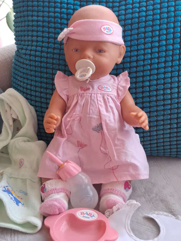 Baby born with original clothing and accesories