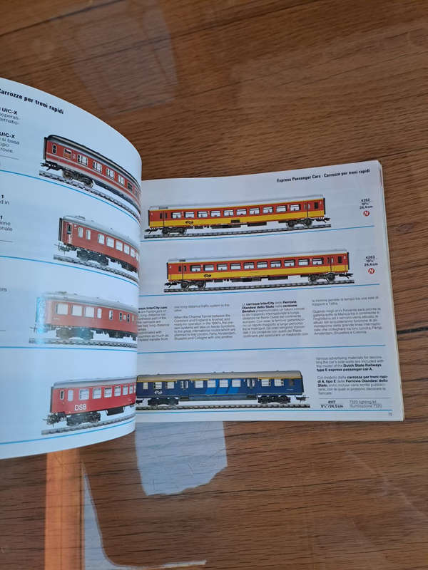 Old timer Marklin catalogue 1989/90E-1