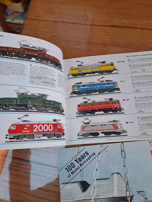Old timer Marklin catalogue 1990/91E-1 and the new items book for 1991