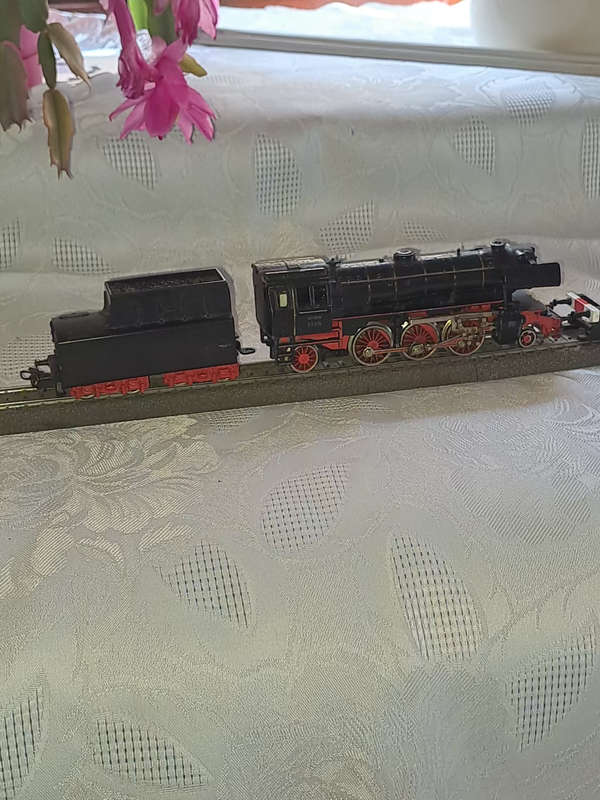 Marklin HO  DA800 (3005) loc and tender  23 014