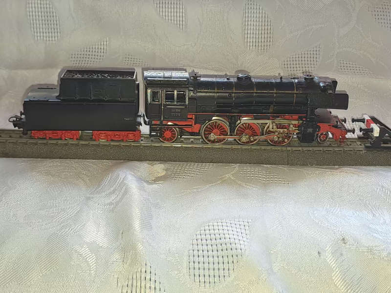 Marklin HO  DA800 (3005) loc and tender  23 014