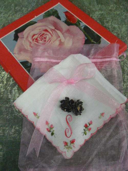 100 % COTTON EMROIDERED HANKIE ORIGINALY BOXED FROM SWIZERLAND AND OTHER