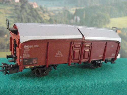 MARKLIN HO SLIDING ROOF CAR