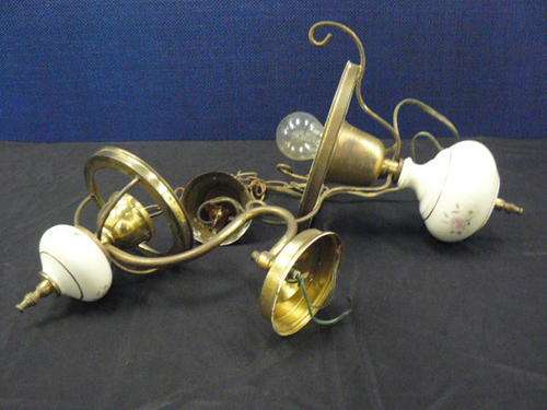 LOT SOLD AS SPARES LIGHT FITTINGS