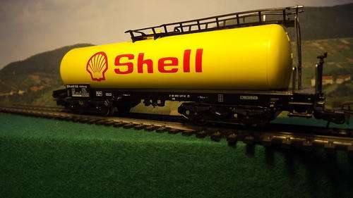 MARKLIN HO 4651 SHELL TANK CAR 16.4 CM LONG