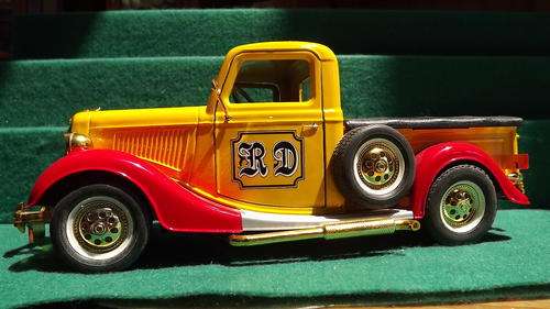FORD V8 PICK UP MAJORETTE 1:18
