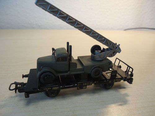 MARKLIN LOAD BED WITH ARMY FIRE TRUCK WIKING