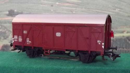 MARKLIN HO 4410 BOX CAR WITH REAR LIGHT