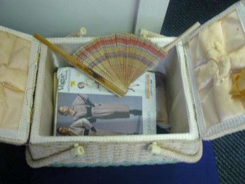 VINTAGE SEWING BASKET WITH LOTS OF FREE EXTRAS!!!@@@!!!