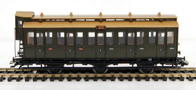 MARKLIN HO 4206 1ST CLASS PASSENGER COACH