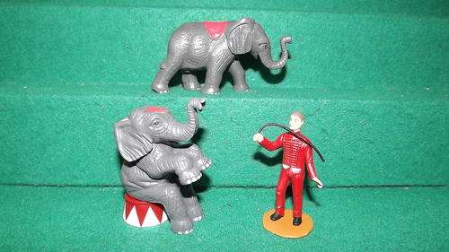 MARKLIN HO MONDOLINO ELEPHANT SET WITH TRAINER