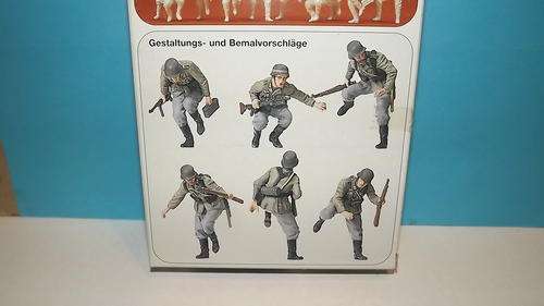 Preiser Military 16528 tanker granaders climbing off tank 12 unpainted figures