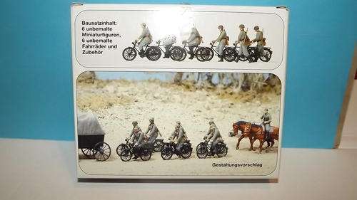 Preiser Military 16596 Bicycle unit cycling and walking