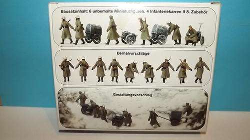 Preiser Military 16592 infantery riflemen walking in winter uniform