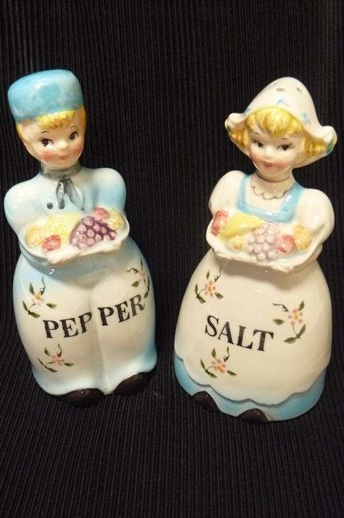 VINTAGE CERAMIC SALT AND PEPPER SET