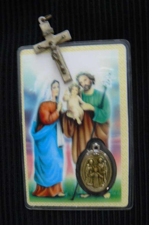 RELIGIOUS ITEMS LOT2 CRUCIFIX AND OTHER