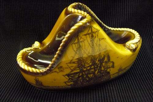 PIPE STAND CERAMIC WITH SHIP