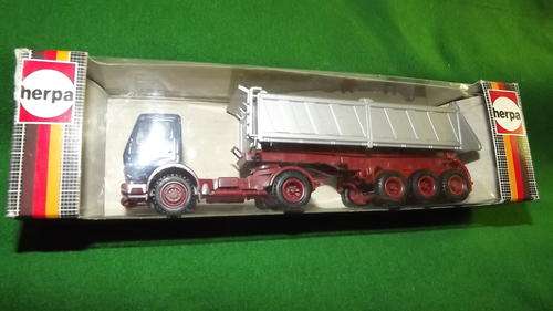 HERPA HO 4 AXLE TIP TRUCK WITH EXTRAS