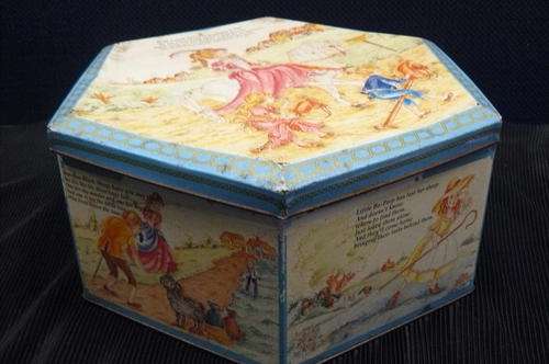 COLLECTABLE VINTAGE TIN WITH FAIRY TALES