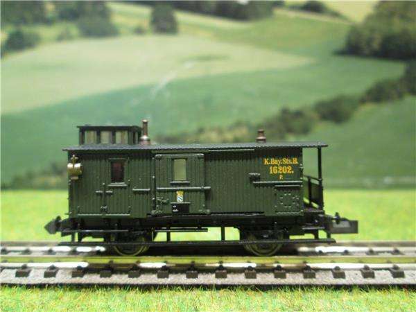 LUGGAGE CAR N GUAGE K.BAY. STS.B Trix