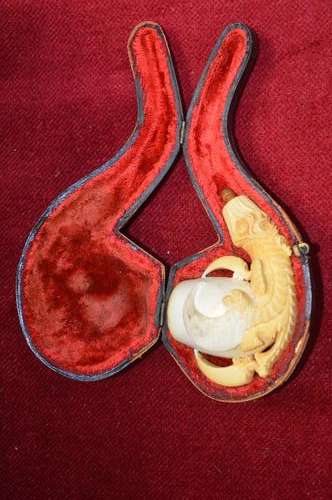 BEAUTIFULLY DTAILED CLAWED MEERSCHAUM PIPE
