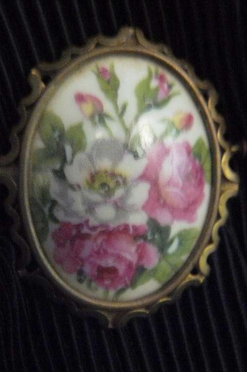 PORCELAIN BROOCH
