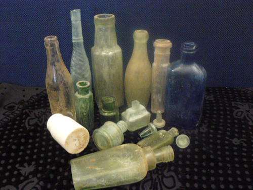 LOT OF VINTAGE GLASS BOTTLES COLLECTABLE