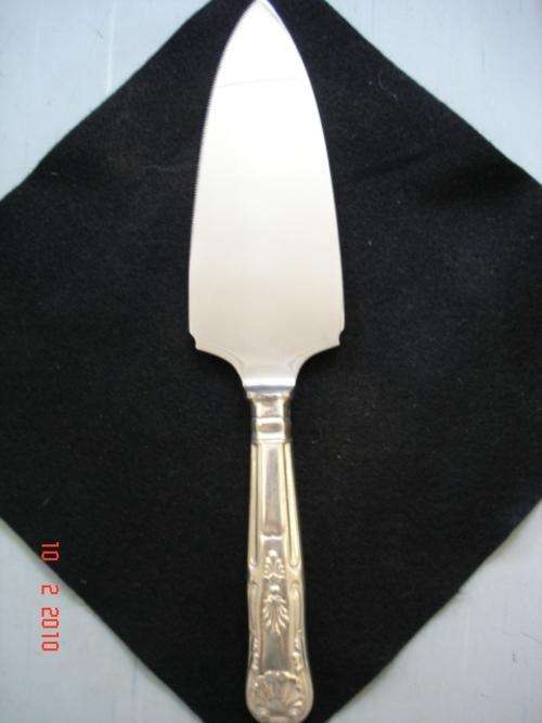 DOUBLE EDGED CAKE AND PIE SERVER