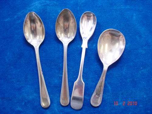 MIXED LOT OF SMALL SPOONS