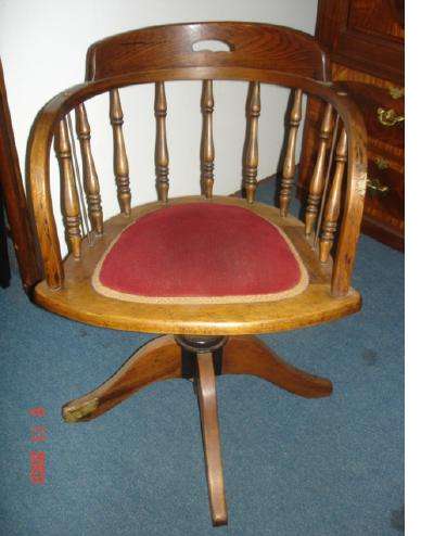 OLD OAK CAPTAINS CHAIR (SWIVEL)