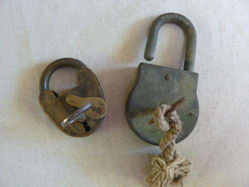 OLD LOCKS WITH KEYS WORKING