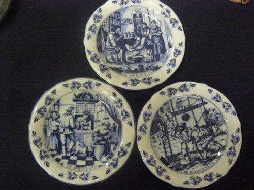 3 INTERESTING DELFT SMALL PLATES