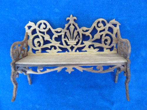 VERY PRETTY BENCH . MINATURE