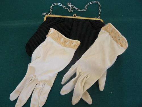 VINTAGE HAND BAG AND BEAUTIFULL LADIES GLOVES
