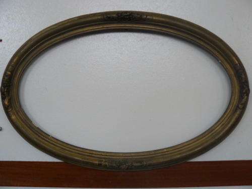 OLD OVAL FRAME VERY PRETTY