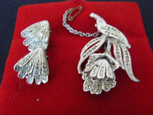 OLD BROACH AND CLIP ON EARINGS VERY PRETTY