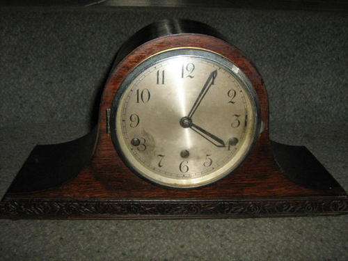 MANTLE CLOCK WITH WESTMINSTER CHIME AND KEY