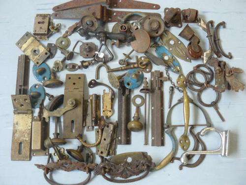 LOT OF MIXED HANDLES