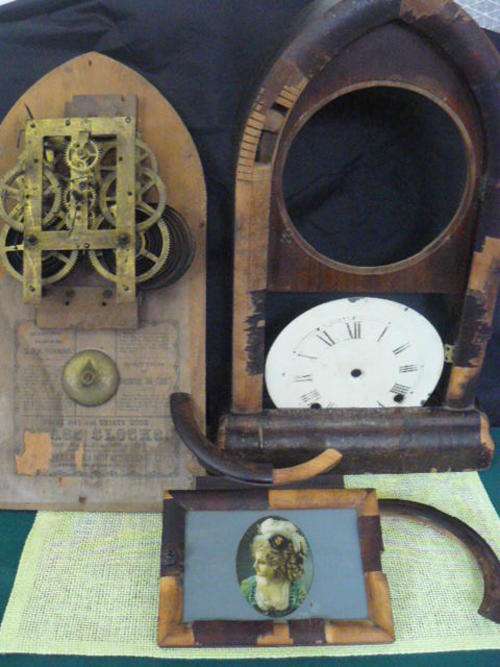 ANTIQUE AMERICAN MANTLE CLOCK HAVE FUN RESTORING THIS PIECE