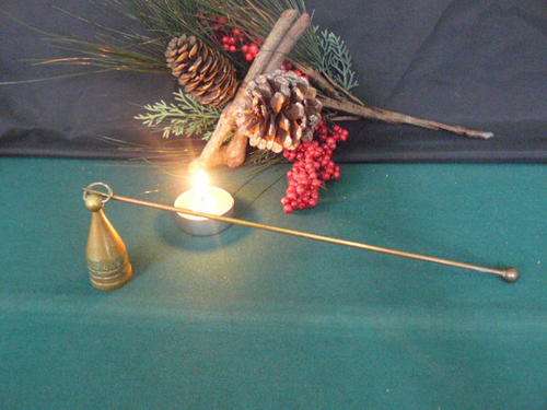 CANDLE SNUFFER