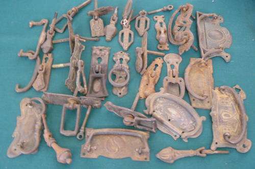 LARGE LOT OF OLD ANTIQUE HANDLES