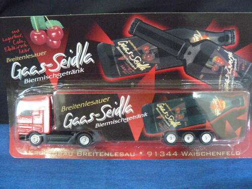 COLLECTABLE MODEL BEER TRUCK