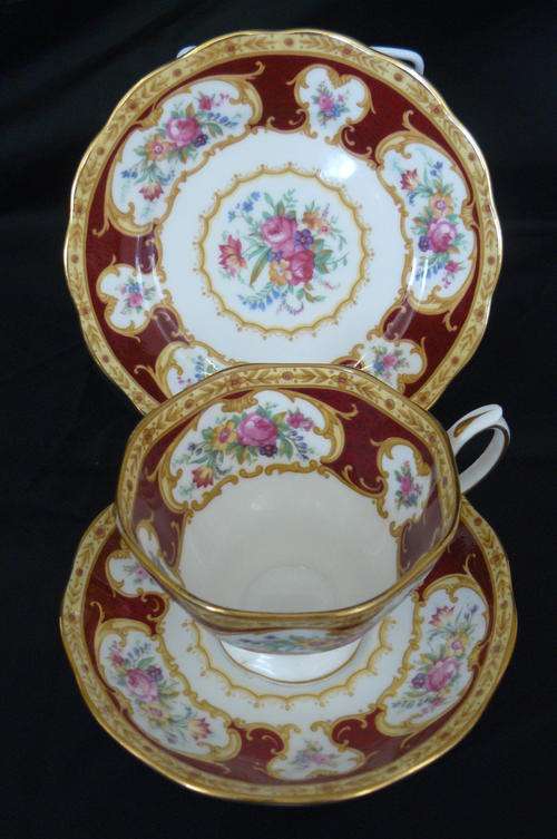 ROYAL ALBERT TRIO LADY HAMILTON
