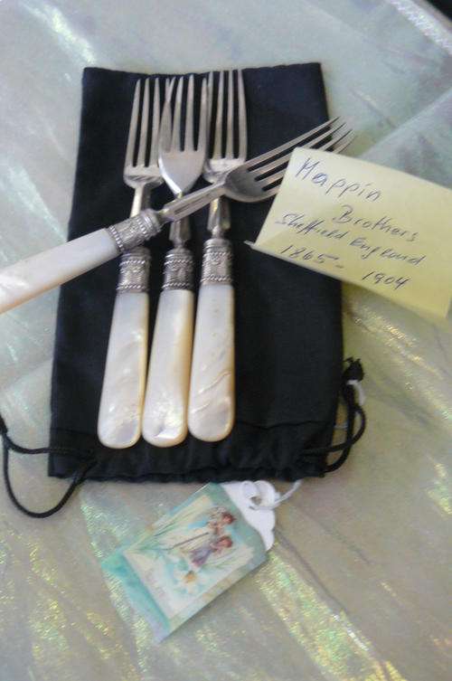 SHEFFIELD ENGLAND MAPPIN BROTHERS 1865 - 1904 4 X STUNNING FORKS