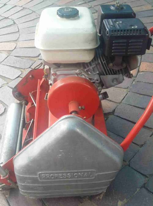 Professional Honda grass mower